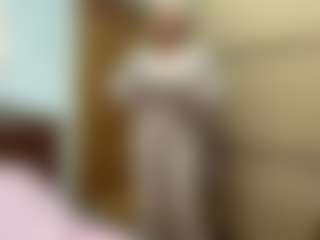 Live cam show with TandraMeggitt - Blonde Hair Teen (18+) on Camsoda