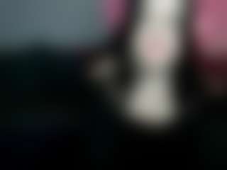 Live cam show with Yasmin - Shaved Pussy on Instabang
