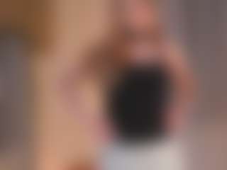 Live cam show with HueHeneisen - Blonde Hair on Milfs Live