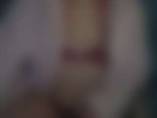 Live cam show with Megh - Petite on Livezox