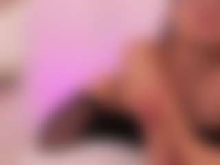 Live cam show with Kami Kaze - New Toys on makecum.org