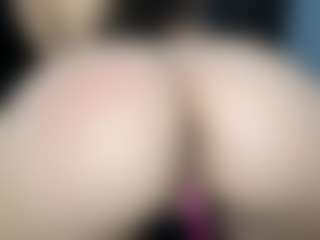 EmyLux's Live Sex Cam Show