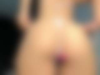 EmyLux's Live Sex Cam Show