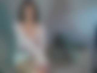 Live cam show with EldoraVenuto - Petite on Stripli.com