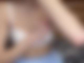 Live cam show with Ashley - Petite on googirlz