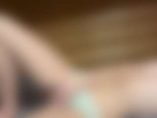 Live cam show with Ashley - Middle Aged on liverealitysex.com