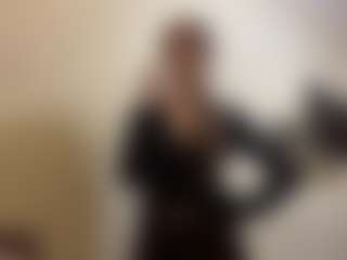 Live cam show with Lora - New Bedroom on eurowanks.com