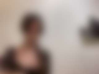 Live cam show with Lora - New Shaved Pussy on googirlz