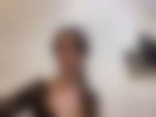 Live cam show with Lora - Shaved Pussy Brown Hair on Livezox
