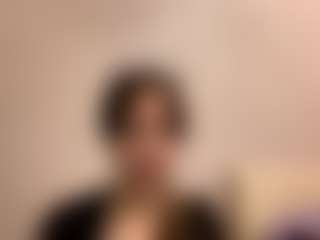 Live cam show with Lora - New Petite on live18s.com