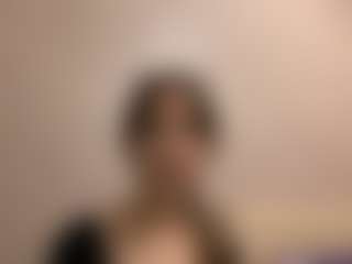 Live cam show with Lora - HD Brown Hair on Livezox