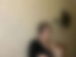 Live cam show with Lora - Athletic on EXY