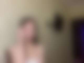 Live cam show with Lora - Blowjob Brown Hair on Camming Site