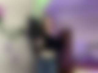 Live cam show with Lora - Petite on CamClone
