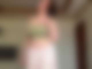 Live cam show with LoriaHuffine - Foot Fetish Curvy on 1on1-livenow