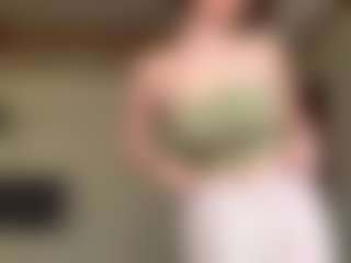Live cam show with LoriaHuffine - Foot Fetish Latina on 1on1-livenow