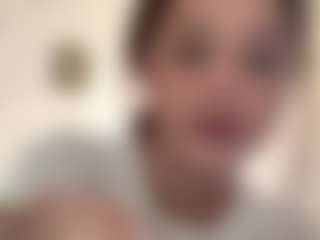Live cam show with SherryBurnias - New Petite on LiveSexCams6