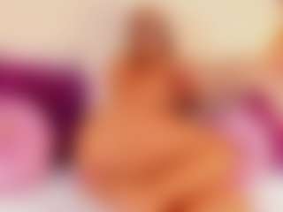 Live cam show with MaddyOlmos - Blonde Hair on TastyBlacksLive