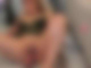 Live cam show with Rachell-lang - Fingers on WildCum