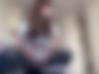 Live cam show with BrittanyYorton - Skinny on slutload