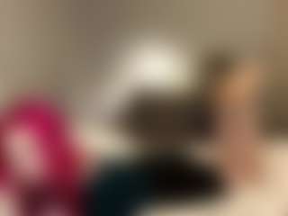 Live cam show with ShenaDeblois - Twerk on chickslive.net