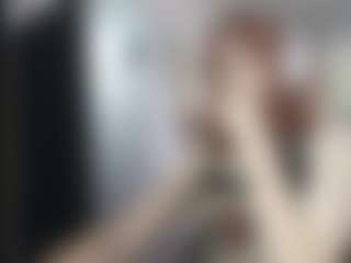 Live-camshow met EloraKiss - Striptease op Camsoda