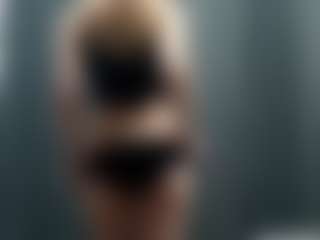 Live cam show with HarrietteCestari - Flashing on CamClone