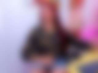 Live cam show with EmmaHiltton - Drinking on AdultVida.com