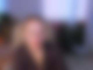 Live cam show with KaraMoor - Teen (18+) on CamClone