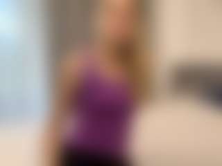Live cam show with RosendaAughtry - Genital Piercings on Camming Site