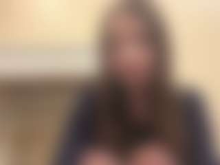 Live cam show with Nicole - Brown Hair MILF on Hubzter Live