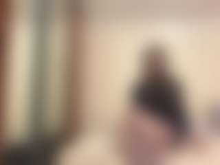 Live cam show with Nicole - Middle Aged on Camming Site