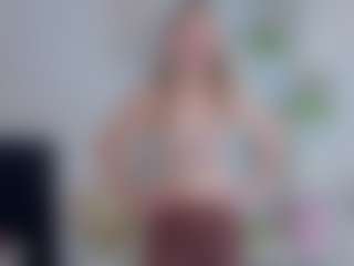 Live cam show with JackiZurowski - Athletic Amateur on Dare Cams