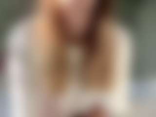 Live cam show with Alice - Blonde Hair Petite on Camsoda