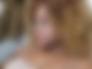 Live cam show with Mell25Lilith - New White on SquirtSoMuch