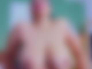 slutty-hugetits's Live Sex Cam Show