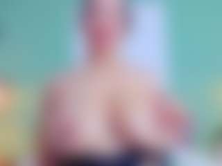 slutty-hugetits's Live Sex Cam Show