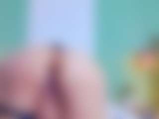 slutty-hugetits's Live Sex Cam Show