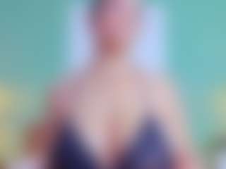 slutty-hugetits's Live Sex Cam Show
