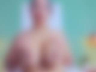 slutty-hugetits's Live Sex Cam Show