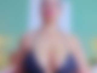 slutty-hugetits's Live Sex Cam Show
