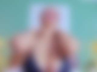 slutty-hugetits's Live Sex Cam Show
