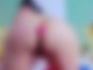 slutty-hugetits's Live Sex Cam Show