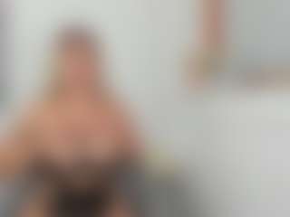 Live cam show with elinaskyy - New Toys on hrnylive.com