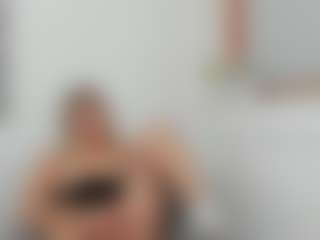Live cam show with elinaskyy - Gamer Athletic on googirlz