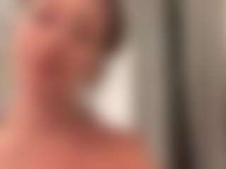 Live cam show with IlaDai - Blowjob on CamSextacy