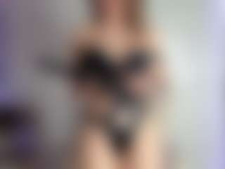 Live cam show with Jessica - Skinny MILF on StripNow