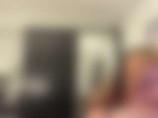 Live cam show with MelaniaTepp - Athletic Public on https://playwithruby.com