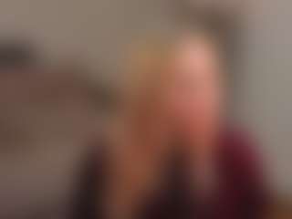 Live cam show with AlissaFrohlich - Small Tits on livesexfox.com