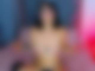 Aura MILF webcam performer live streaming